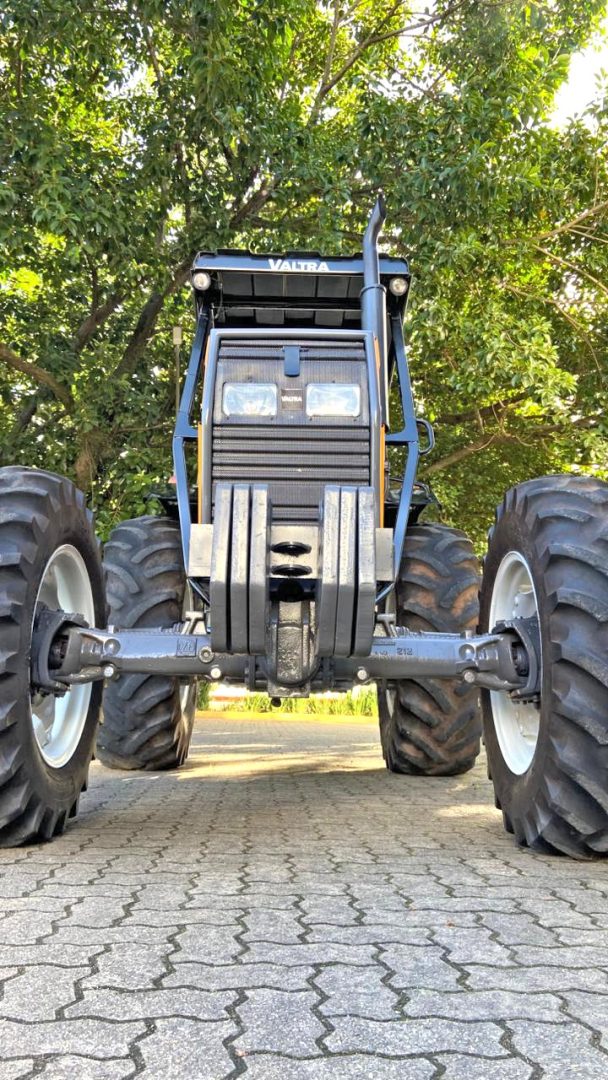 
								Valtra 785 4×4 full									