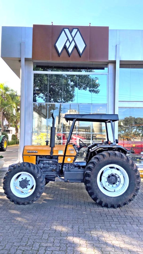 
								Valtra 785 4×4 full									
