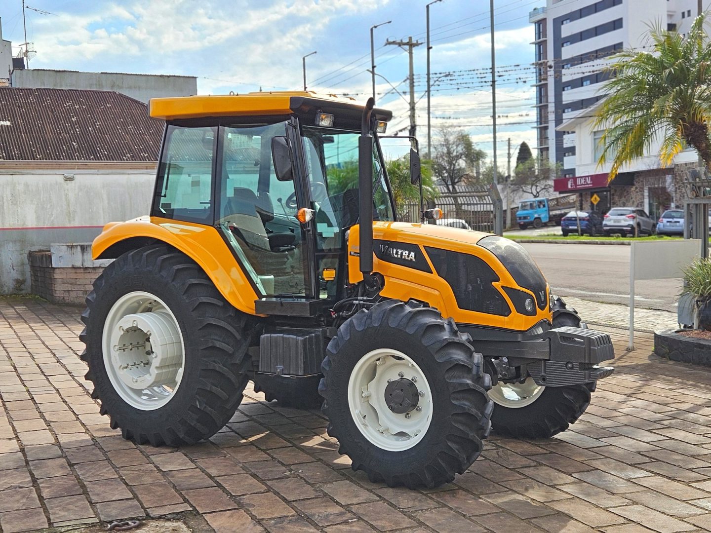 
								Valtra A990R cab. 4×4 full									