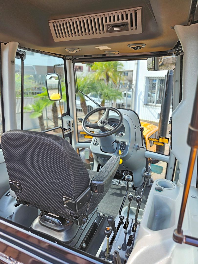 
								Valtra A990R cab. 4×4 full									