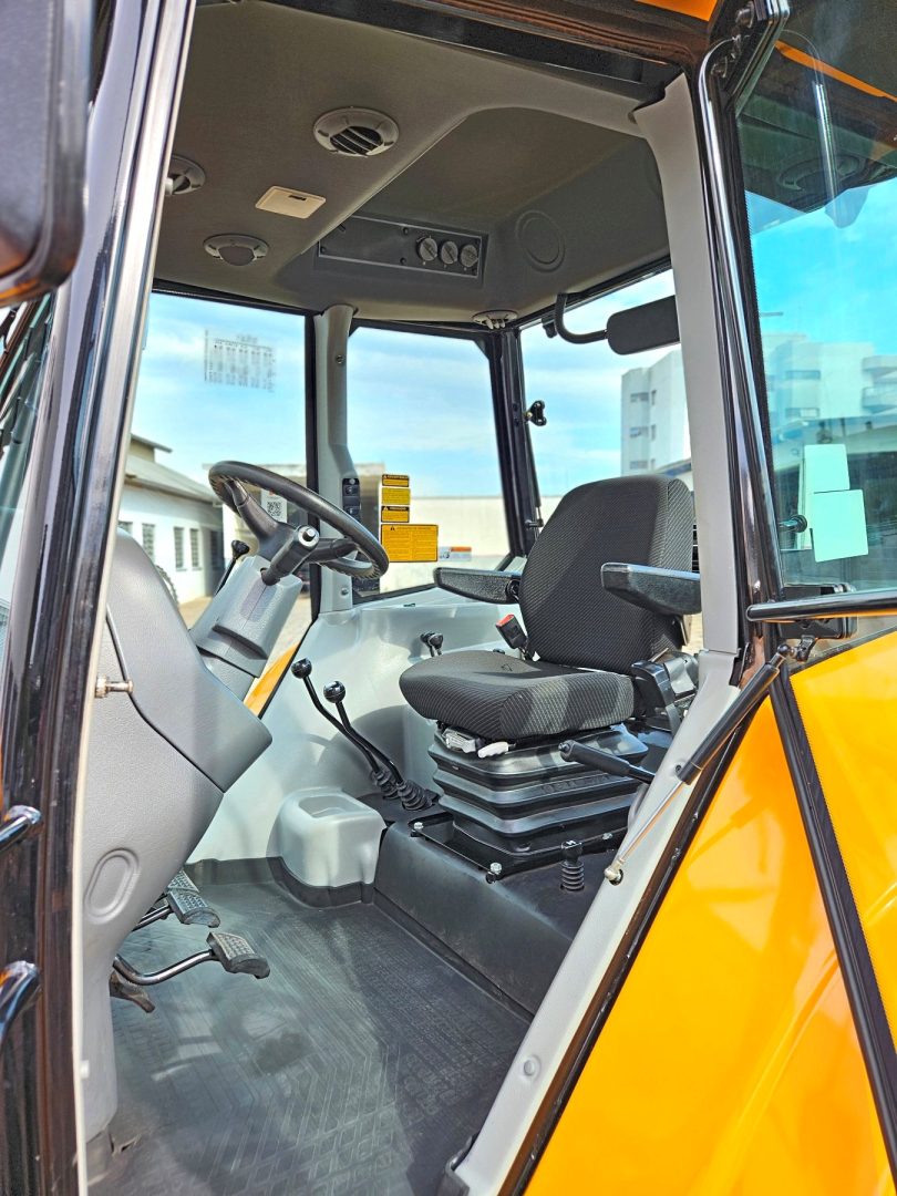 
								Valtra A990R cab. 4×4 full									