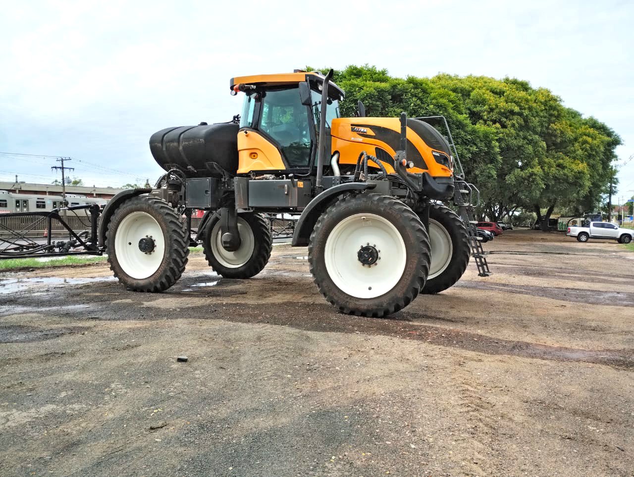 
								Valtra BS2225H Pulverizador full									