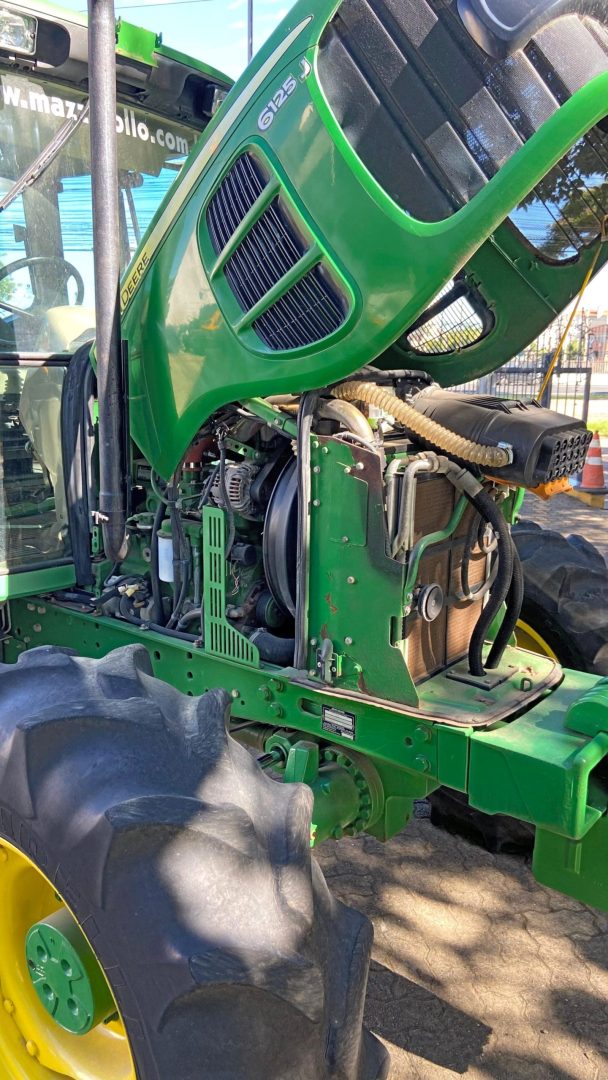 
								John Deere 6125J full									