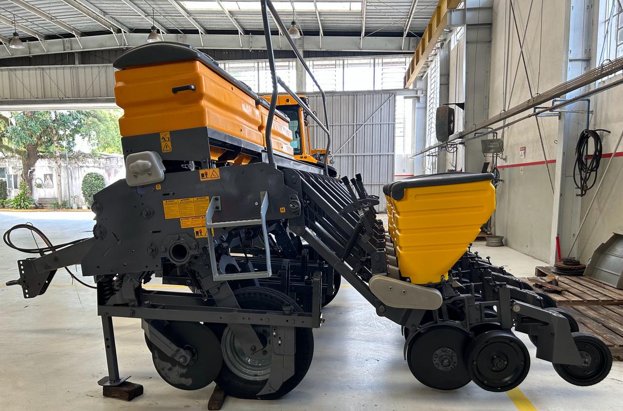 
								Valtra Hitech Compact BP704 7 linhas full									