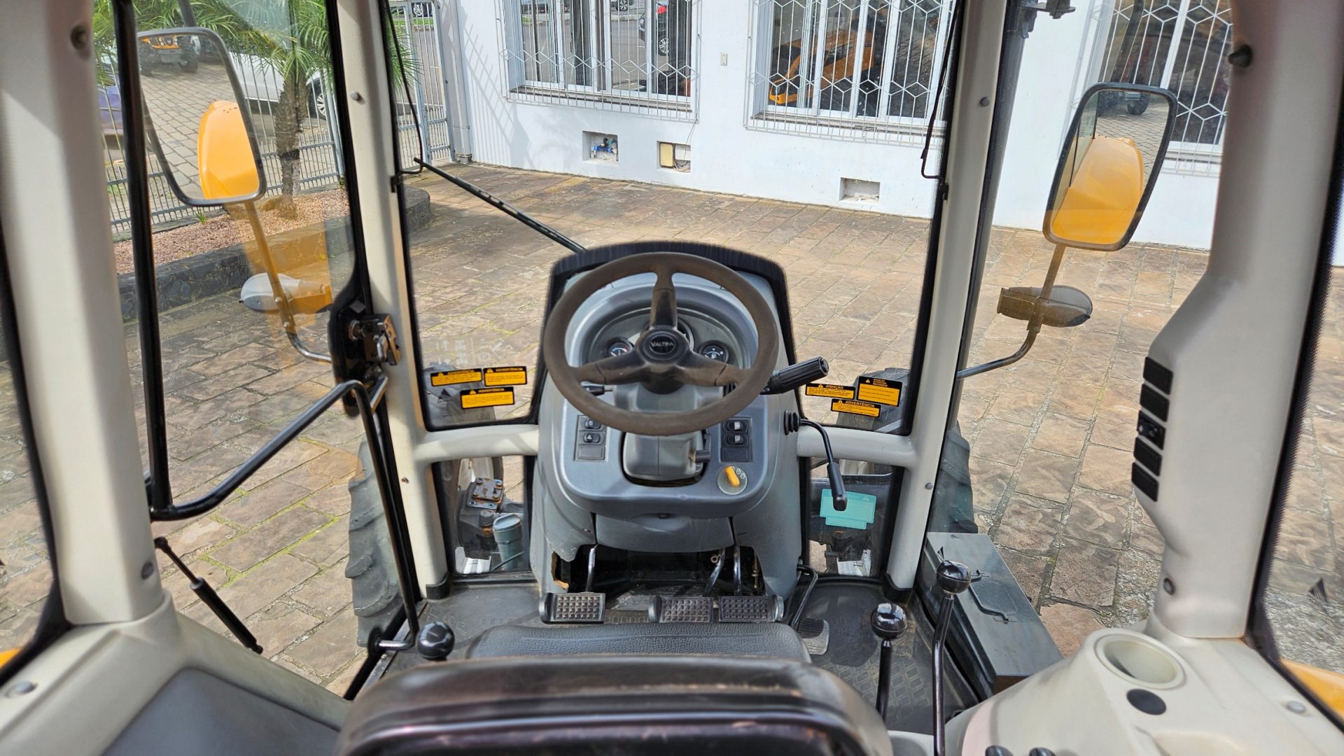
								Valtra A950 4×4 cab. full									