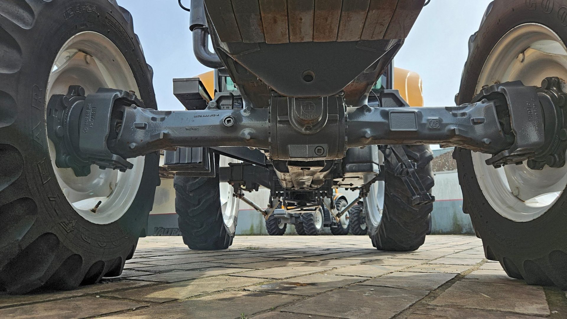 
								Valtra A950 4×4 cab. full									