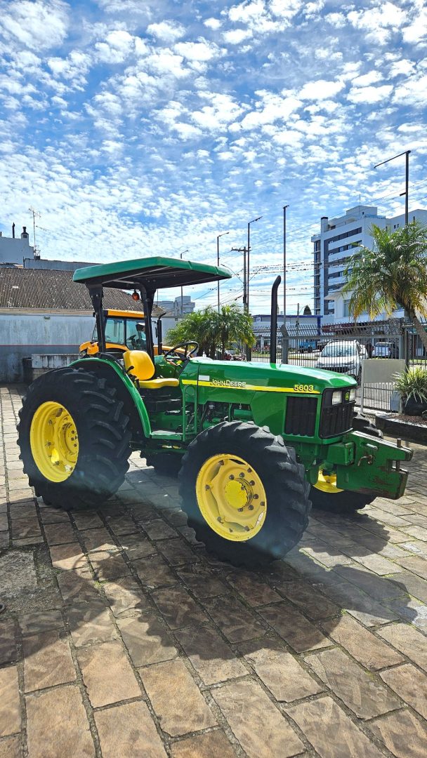 
								John Deere 5603 4×4 full									